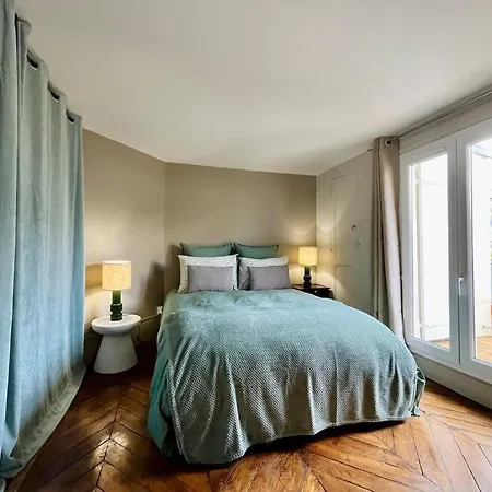 Appart Cosy 4 Pers Avec Terrasse Vue Sur Les Toits Apartment *